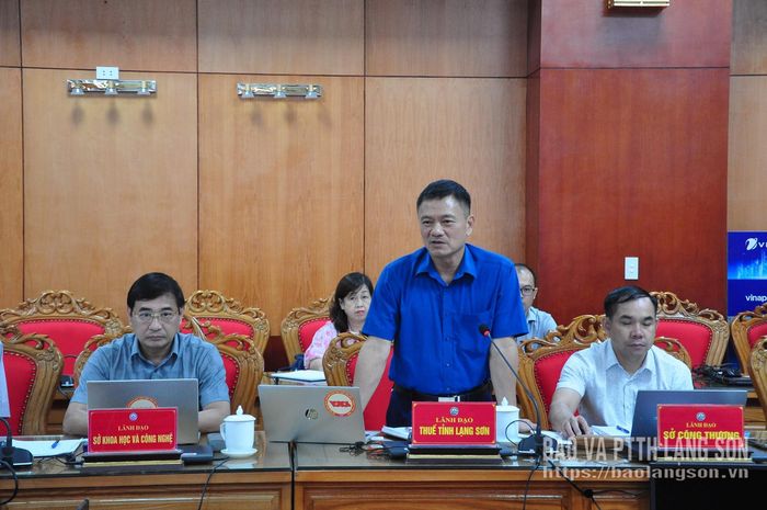 Lãnh đạo Thuế tỉnh phát biểu tại cuộc họp
