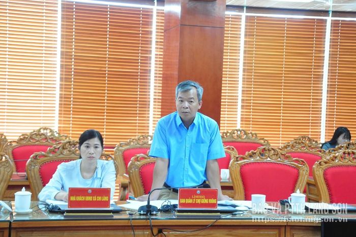Lãnh đạo Ban Quản lý chợ Giếng Vuông phát biểu tại cuộc họp