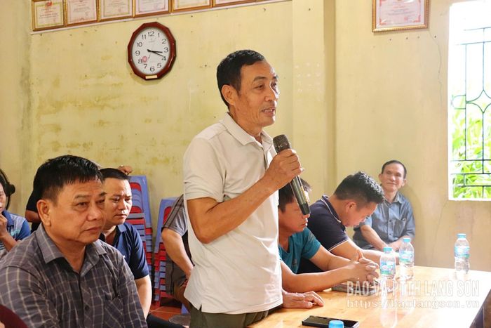 Người dân phát biểu ý kiến tại hội nghị