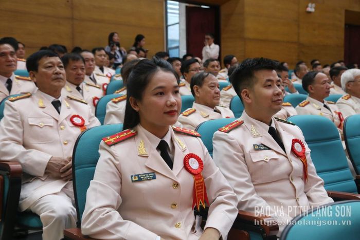 Đại biểu dự buổi lễ