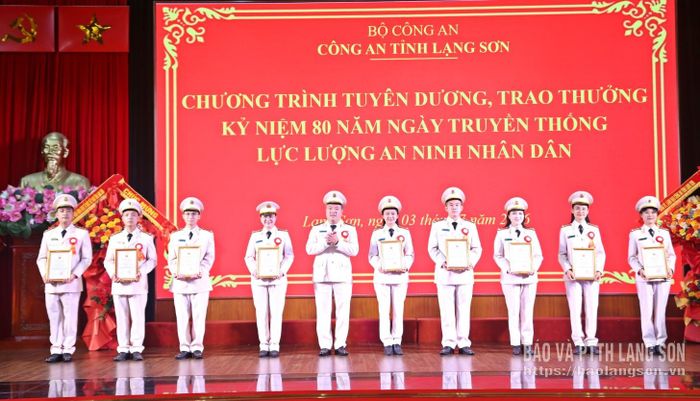 Các tác giả, nhóm tác giả được khen thưởng Cuộc thi viết Tìm hiểu truyền thống 80 năm lực lượng ANND