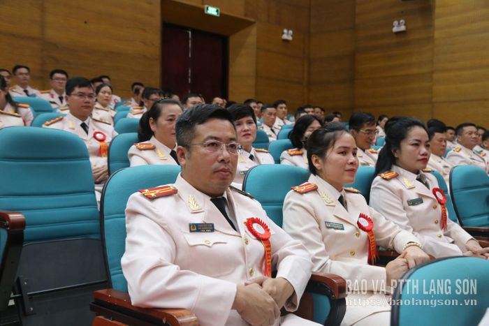 Đại biểu dự buổi lễ
