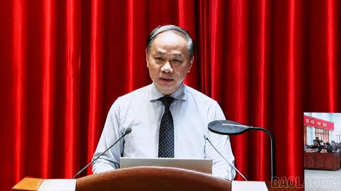 Đồng chí Phó Trưởng Ban Thường trực Ban Tuyên giáo và Dân vận Trung ương Phạm Tất Thắng phát biểu tại hội nghị.