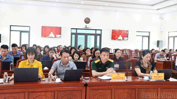 Các đại biểu tham dự hội nghị tại điểm cầu Lào Cai.