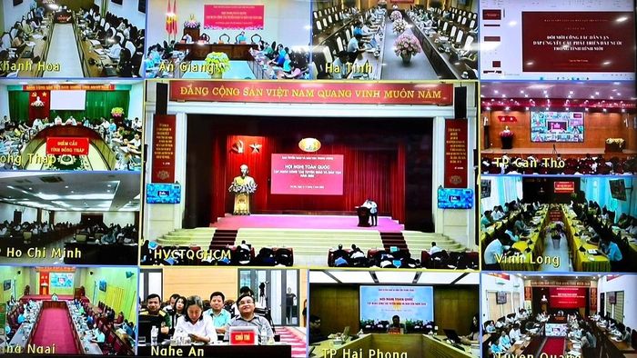 Hội nghị được tổ chức theo hình thức trực tiếp kết hợp trực tuyến.