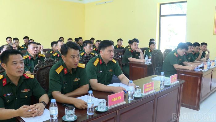 Các học viên được nghiên cứu, quán triệt Luật Phòng, chống thiên tai và Luật Tình trạng khẩn cấp.