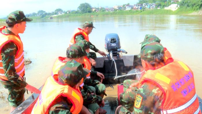 Các học viên được giới thiệu chuyên sâu các loại xuồng chuyên dụng như VSN-1500, ST-450, ST-660.
