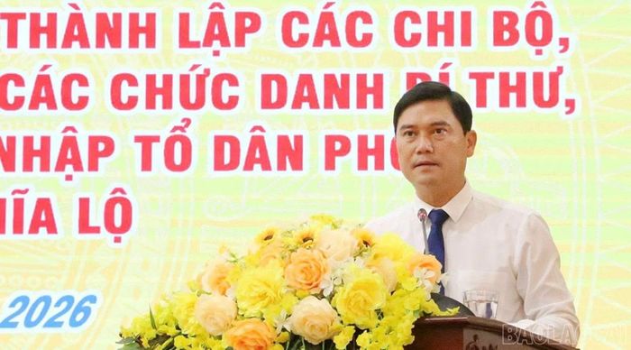 Đồng chí Lương Mạnh Hà - Bí thư Đảng ủy, Chủ tịch HĐND phường phát biểu tại hội nghị.