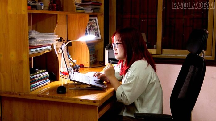 Lương Bảo Trâm - Á khoa toàn quốc, đồng thời là Thủ khoa tỉnh Lào Cai và Thủ khoa khối D01.