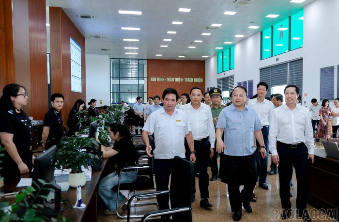 Đoàn công tác đến thăm và khảo sát tại Cửa khẩu Quốc tế đường bộ số II Kim Thành.