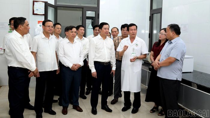 Đoàn công tác thăm và khảo sát tại Bệnh viện Đa khoa số 2 tỉnh Lào Cai.