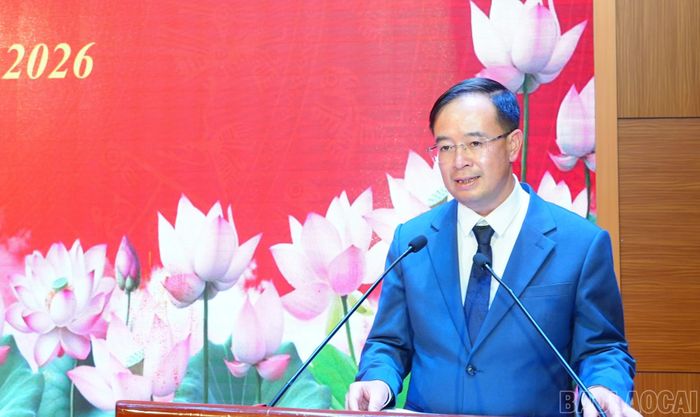 Đồng chí Cấn Xuân Trọng -Tân Phó Chủ tịch UBND phường Sa Pa phát biểu nhận nhiệm vụ.