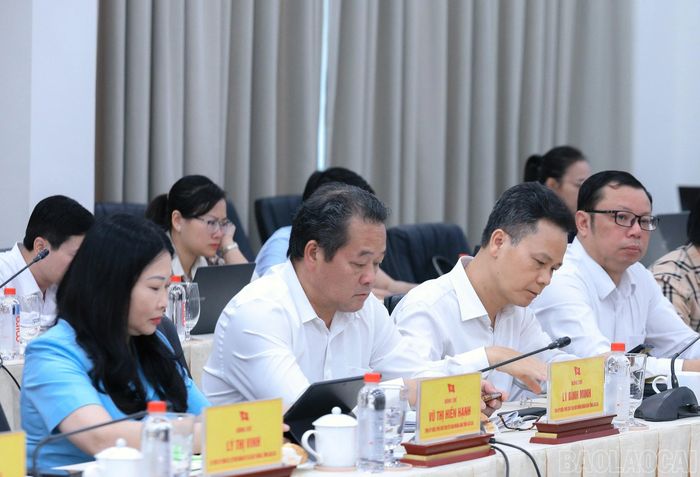 Các đại biểu tỉnh Lào Cai dự buổi làm việc.