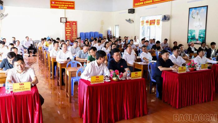 Đại biểu dự chương trình.