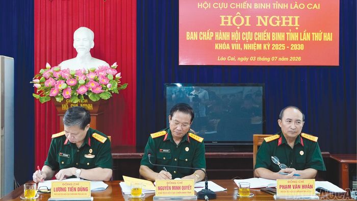Các đồng chí chủ trì hội nghị.