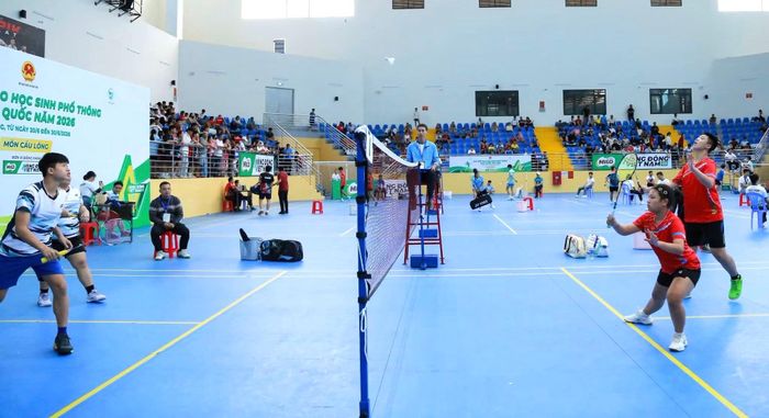 Vận động viên thi đấu môn cầu lông