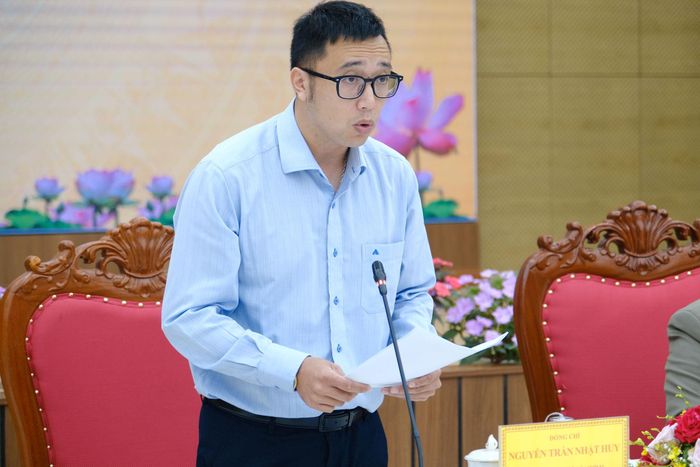 Ông Nguyễn Trần Nhật Huy, Phó Giám đốc Sở Tài chính thông tin những kết quả nổi bật về phát triển kinh tế - xã hội trong quý II và 6 tháng đầu năm 2026