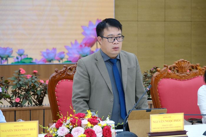 Đồng chí Nguyễn Ngọc Phúc, Phó Chủ tịch UBND tỉnh phát biểu làm rõ các thông tin báo chí quan tâm