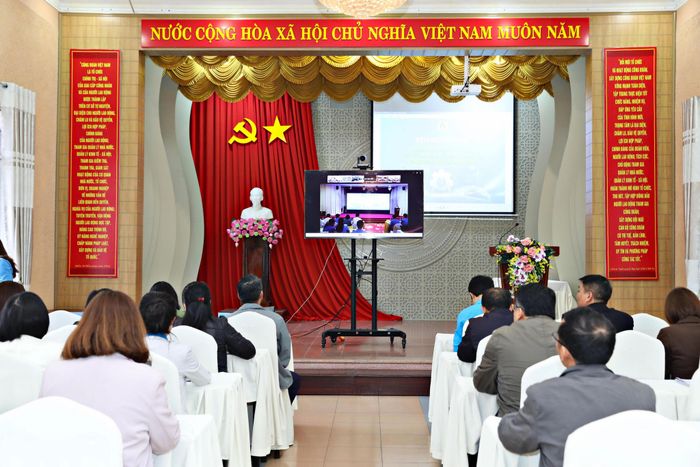 Hội nghị được kết nối trực tuyến với 2.000 điểm cầu trên cả nước