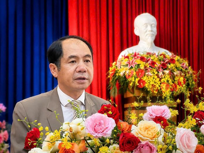 Phó Bí thư Đảng ủy phường Xuân Hương - Đà Lạt Trần Đức Nam phát biểu tại hội nghị