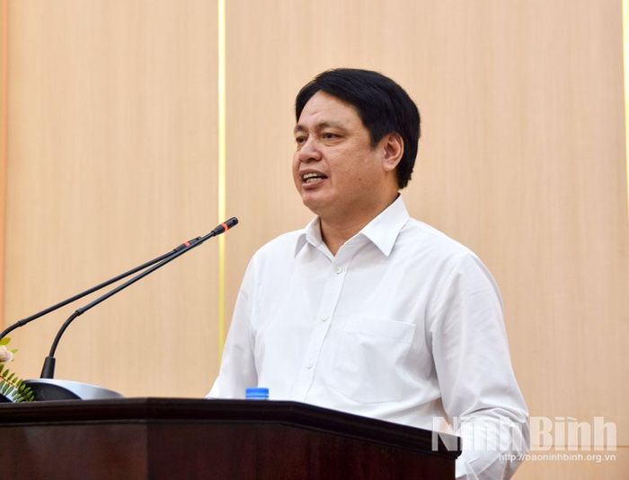 Đồng chí Trần Minh Thắng, Ủy viên Ban Thường vụ Tỉnh ủy, Bí thư Đảng ủy, Chủ tịch HĐND phường phát biểu chỉ đạo hội nghị.