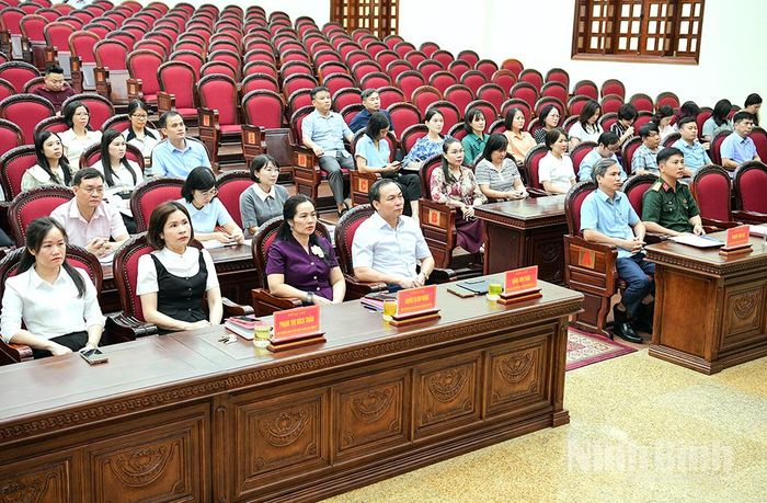 Các đại biểu dự hội nghị tại điểm cầu Tỉnh ủy Ninh Bình.