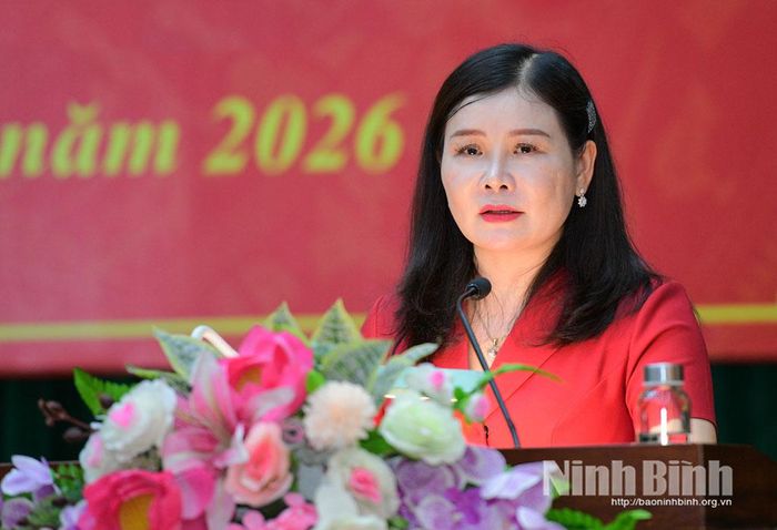 Đồng chí Nguyễn Thị Thu Thủy, Tỉnh ủy viên, Phó Bí thư Đảng ủy UBND tỉnh phát biểu tại hội nghị.