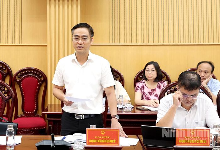 Đại biểu Ban quản lý dự án đầu tư xây dựng số 1 phát biểu ý kiến tại hội nghị.