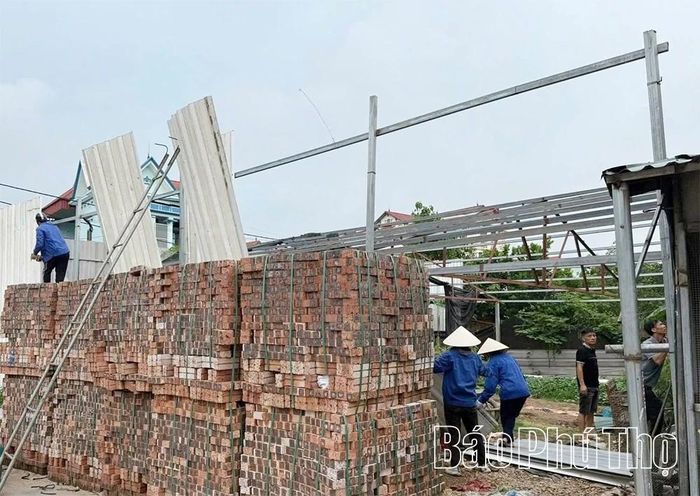 Lực lượng chức năng xã Vĩnh An ra quân, xử lý dứt điểm 100% các trường hợp vi phạm Luật Đất đai phát sinh trên địa bàn.