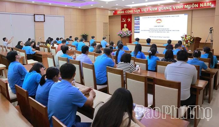 Quang cảnh hội nghị tại điểm cầu Liên đoàn Lao động tỉnh.