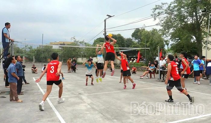 Người dân trong xã hào hứng tham gia các phong trào thể dục thể thao, nâng cao sức khỏe cộng đồng.