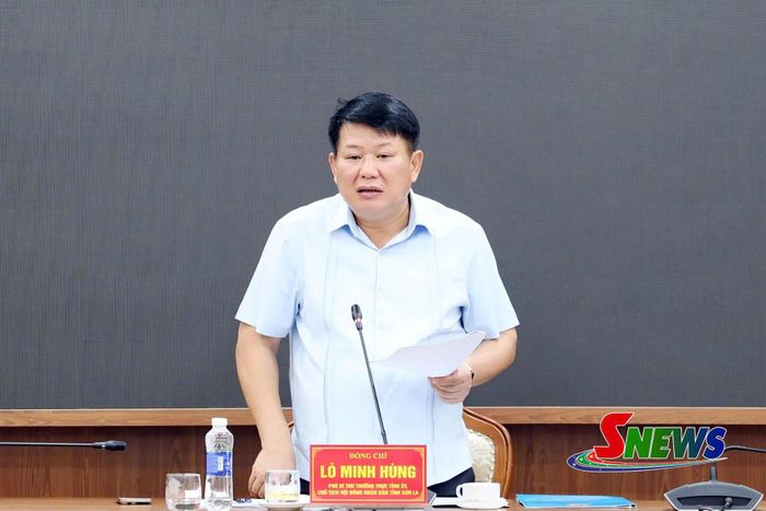 Đồng chí Phó Bí thư Thường trực Tỉnh ủy, Chủ tịch HĐND tỉnh phát biểu tại hội nghị.