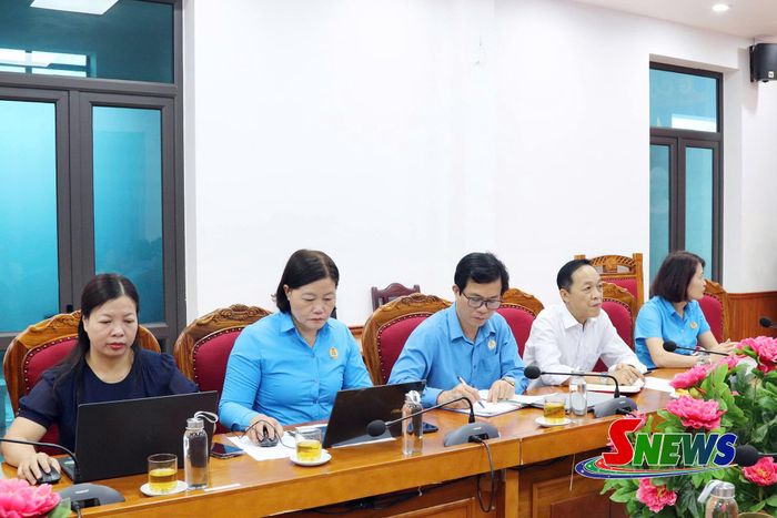 Các đại biểu dự hội nghị điểm cầu trực tuyến.