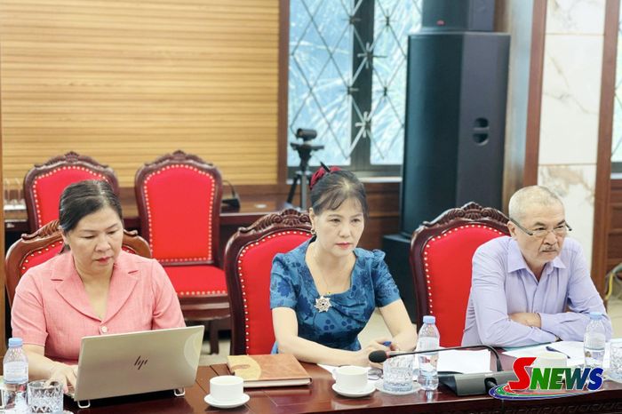 Thành viên Ban Giám khảo tham gia cuộc họp.