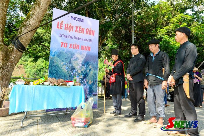 Thầy cúng thực hiện nghi lễ Tế Ta.