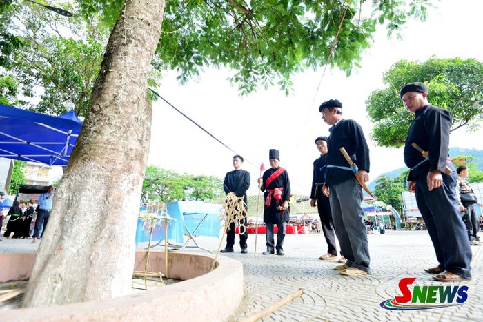 Nghi lễ Xên tại Tu Sửa Nưa (cúng cây cổ thụ ở cuối bản).