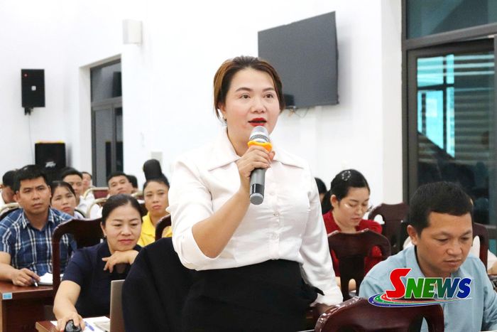Đại diện Hội Nông dân xã Lóng Sập phát biểu ý kiến.