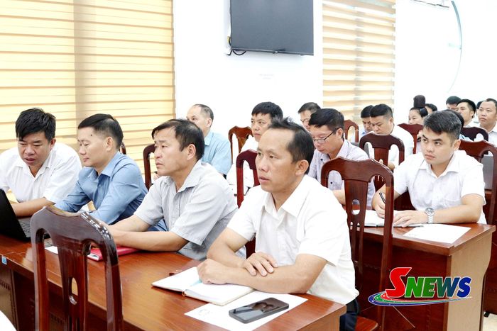 Các đại biểu dự hội nghị.