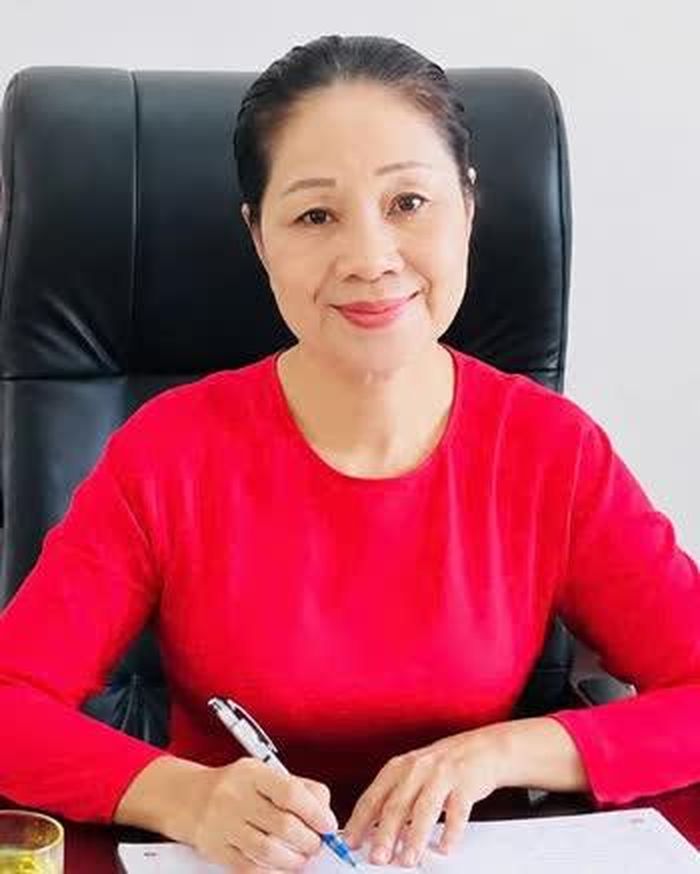 Đồng chí Vũ Thị Bé Nguyên Ủy viên BCH Đảng bộ tỉnh, nguyên Tổng Biên tập Báo Tuyên Quang, nguyên Chủ tịch Hội Nhà báo tỉnh