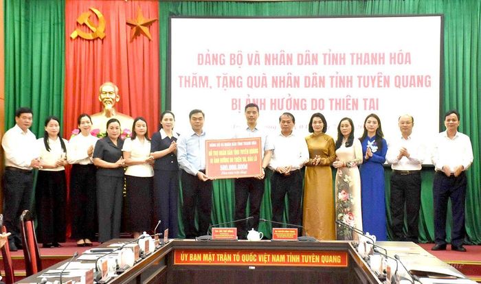 Tỉnh Thanh Hóa hỗ trợ tỉnh Tuyên Quang 500 triệu đồng khắc phục hậu quả thiên tai.