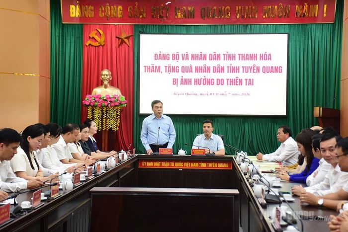 Đồng chí Ma Thế Hồng, Phó Bí thư Tỉnh ủy, Chủ tịch Ủy ban MTTQ Việt Nam tỉnh cảm ơn tình cảm của Đảng bộ và nhân dân tỉnh Thanh Hóa.