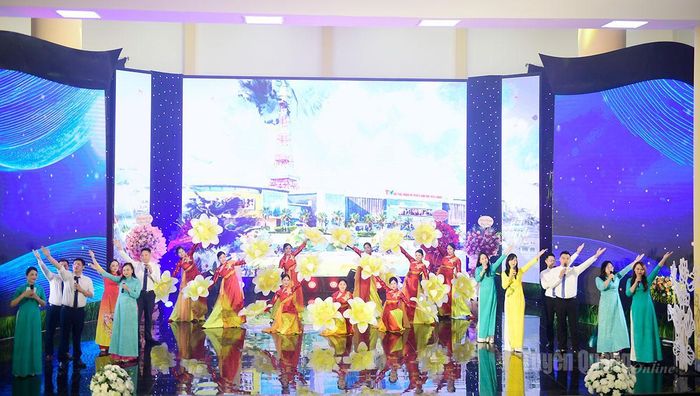 Tiết mục văn nghệ chào mừng Đại hội.