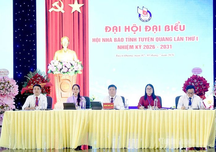 Đoàn chủ tịch điều hành Đại hội.