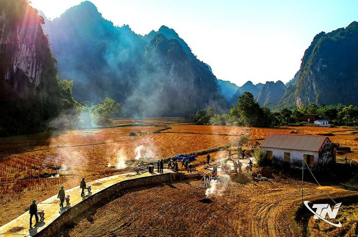 Tác phẩm "Những con đường đang mở" của nghệ sĩ nhiếp ảnh Đỗ Khánh Vân.