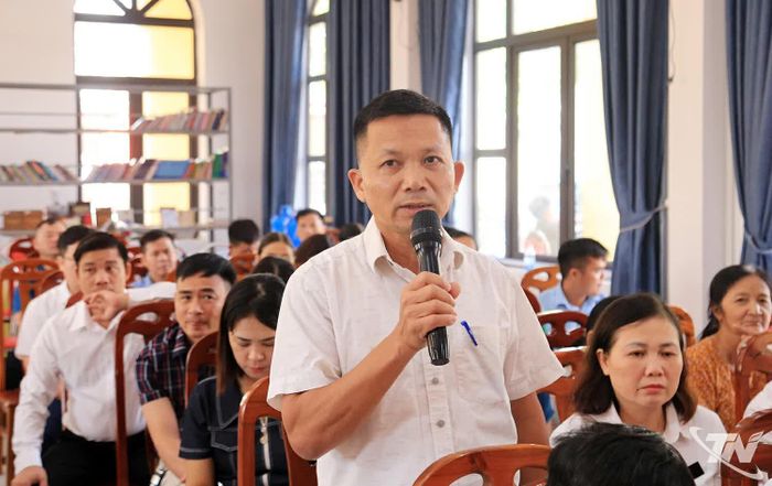 Cử tri phường Phúc Thuận phát biểu ý kiến tại Hội nghị.