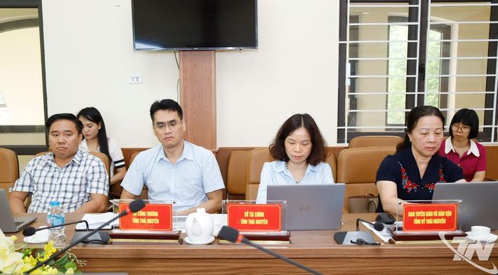 Các đại biểu dự họp báo.