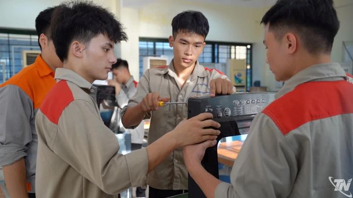 Tiết học thực hành của học viên Trường Cao đẳng nghề số 1 - Bộ Quốc phòng.