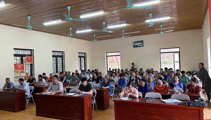 Nhân dân thôn Thuận Hưng, xã Thượng Quan tham gia họp đông đủ, thống nhất cho ý kiến về việc sáp nhập thôn, tổ dân phố.