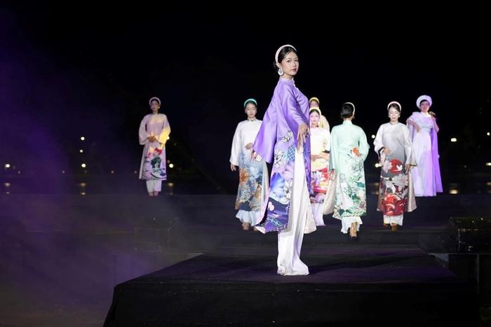  Những tà áo dài tỏa sáng bên dòng Hương Giang