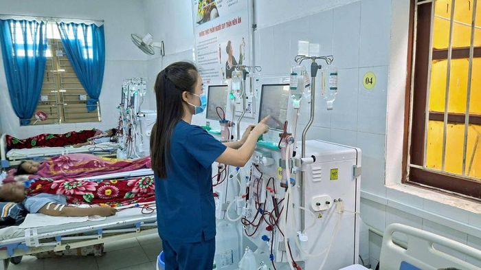 Nhờ được đầu tư máy chạy thận nhân tạo, Trung tâm từng bước nâng cao chất lượng điều trị, đáp ứng tốt hơn nhu cầu chăm sóc sức khỏe của người dân
